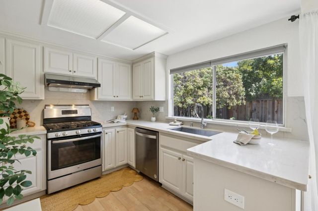 1086 Robbia Drive, Sunnyvale, CA 94087