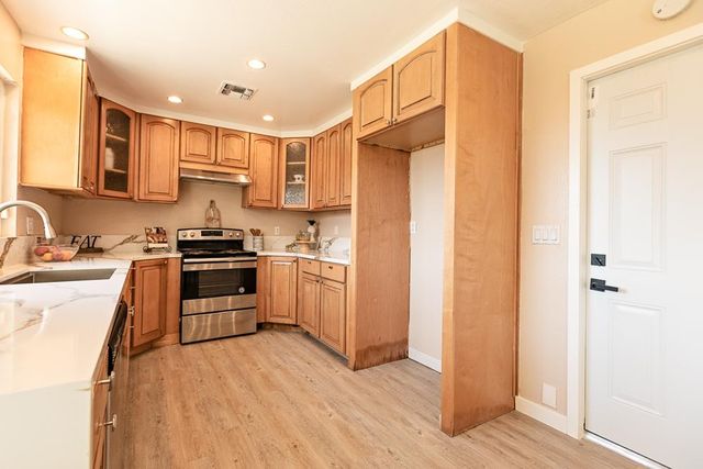 790 Hillsdale Dr, Turlock, CA 95382