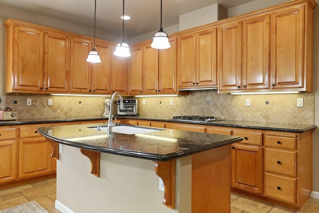 565 Bodeson Ct, Ripon, CA 95366