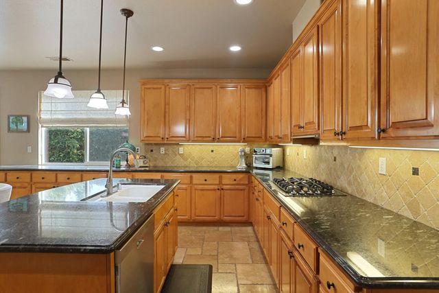 565 Bodeson Ct, Ripon, CA 95366