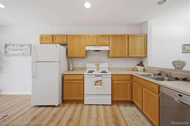 39444 Springwater Drive, Northville, MI 48168