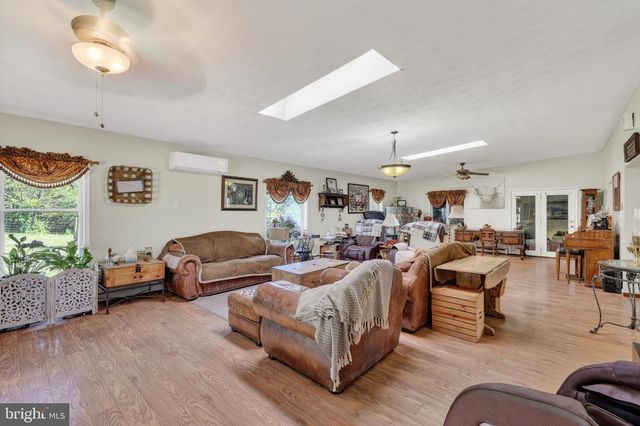108 HOMESTEAD LN, Maurertown, VA 22644