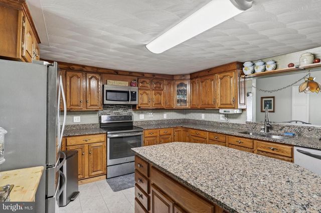 108 HOMESTEAD LN, Maurertown, VA 22644