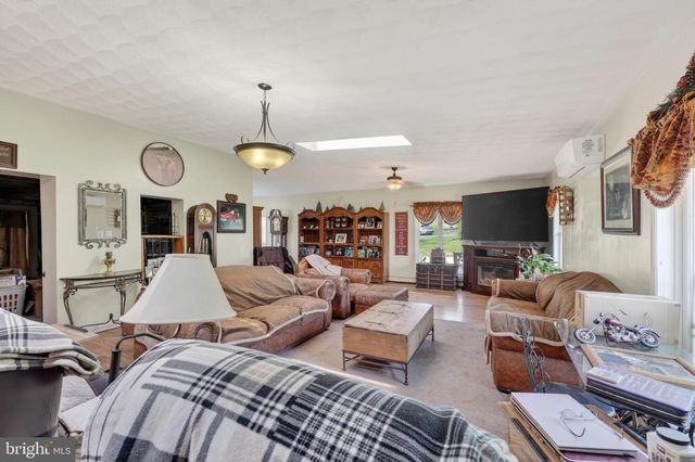 108 HOMESTEAD LN, Maurertown, VA 22644