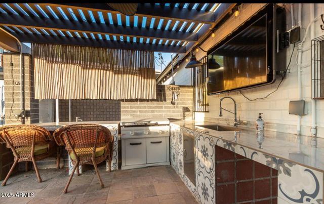 1720 N WHITTIER Drive, Phoenix, AZ 85006