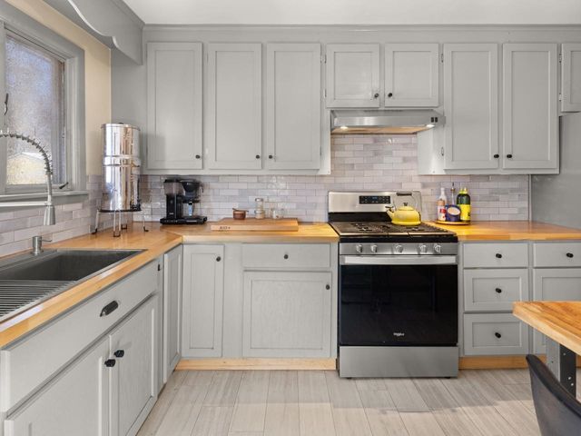 17 South Summit Street, Essex Junction, VT 05452