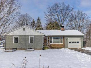 17 South Summit Street, Essex Junction, VT 05452