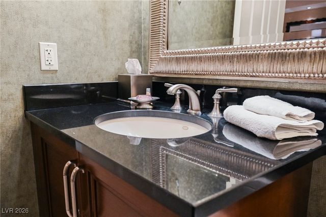 145 HARMON Avenue 1021, Las Vegas, NV 89109