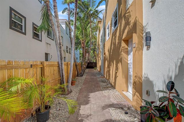 2945 Coconut Avenue, Miami, FL 33133