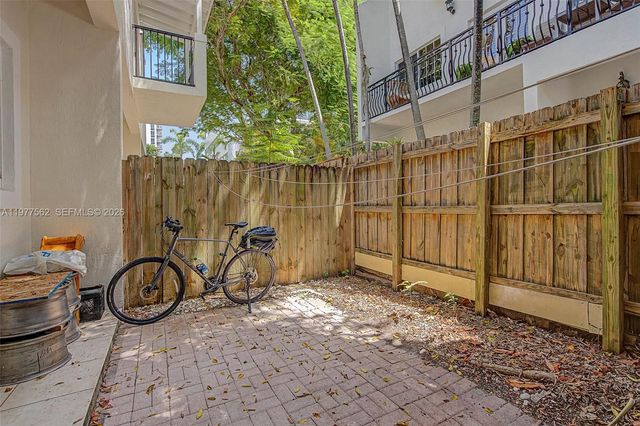 2945 Coconut Avenue, Miami, FL 33133