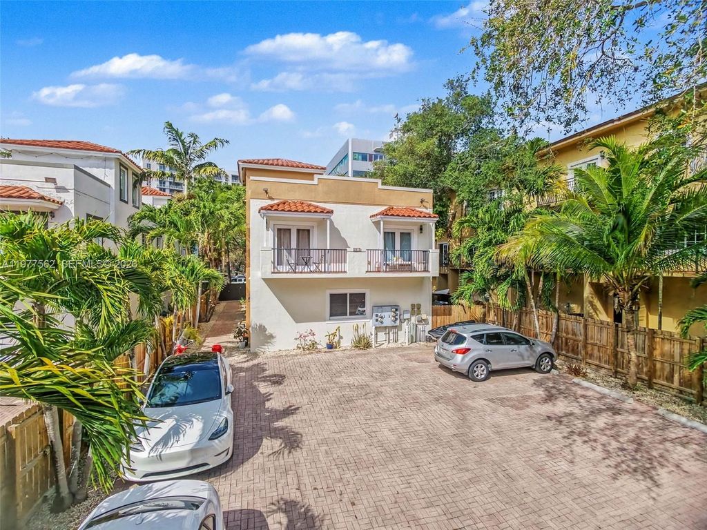 2945 Coconut Avenue, Miami, FL 33133