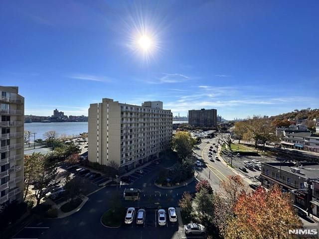 1077 River Road 910, Edgewater, NJ 07020