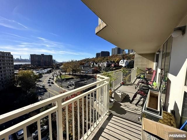 1077 River Road 910, Edgewater, NJ 07020