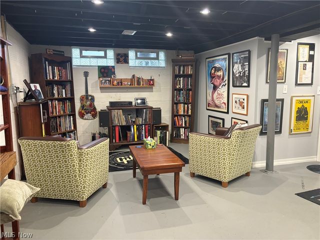 1216 Hardesty Boulevard, Akron, OH 44320