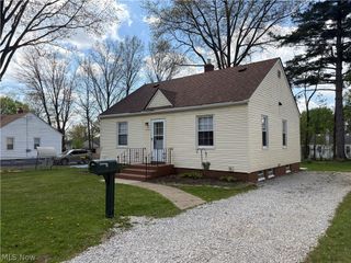 1216 Hardesty Boulevard, Akron, OH 44320