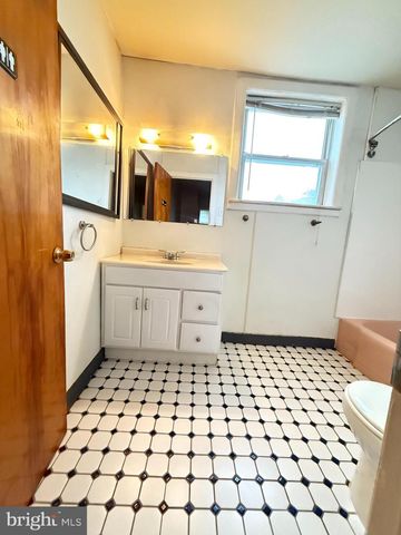 2213 S MILDRED ST, Philadelphia, PA 19148