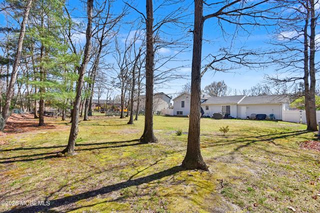 3 Hemlock Hill Road, Jackson, NJ 08527