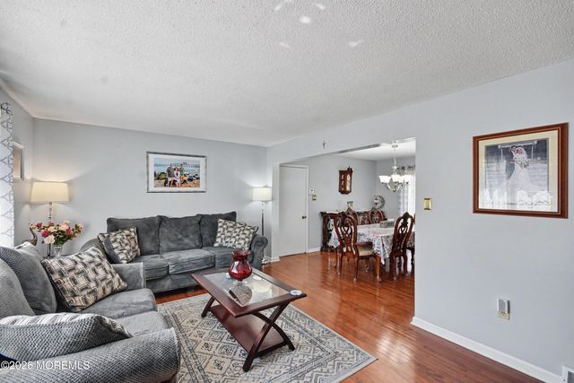 3 Hemlock Hill Road, Jackson, NJ 08527