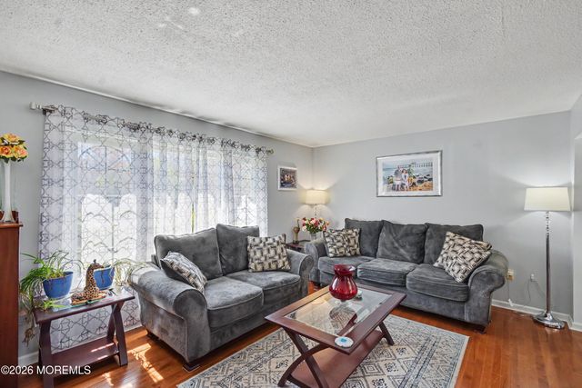 3 Hemlock Hill Road, Jackson, NJ 08527