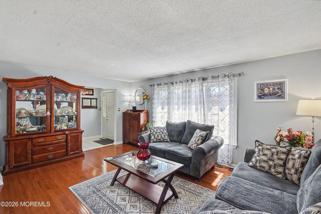 3 Hemlock Hill Road, Jackson, NJ 08527