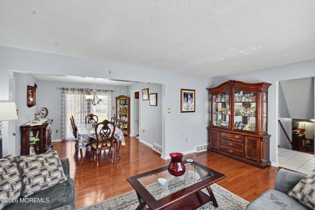 3 Hemlock Hill Road, Jackson, NJ 08527