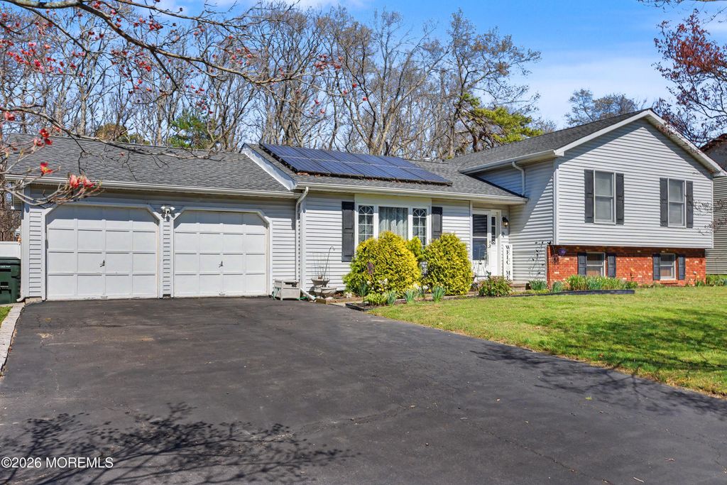 3 Hemlock Hill Road, Jackson, NJ 08527