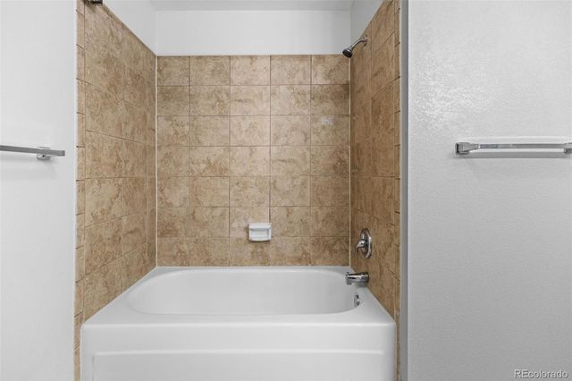 209 E Highline Circle 302, Centennial, CO 80122