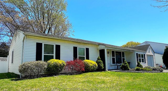 93 Burleigh Drive, Holbrook, NY 11741