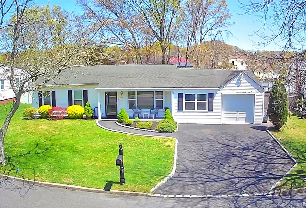 93 Burleigh Drive, Holbrook, NY 11741