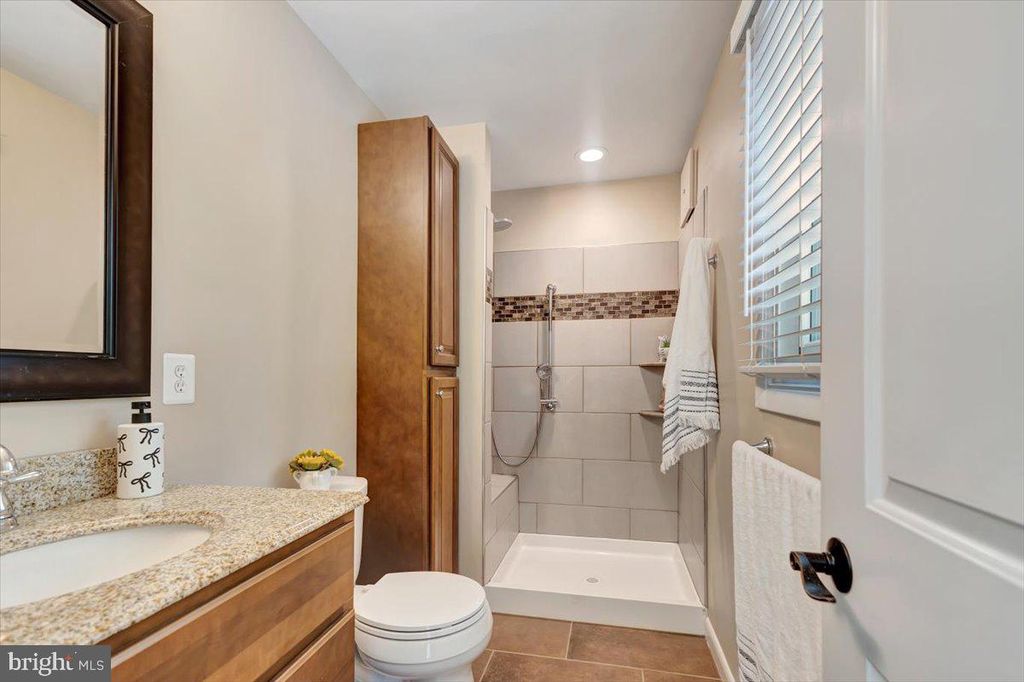 Image 11 of property listing at 6309 OAK HILL DR, Sykesville, MD 21784