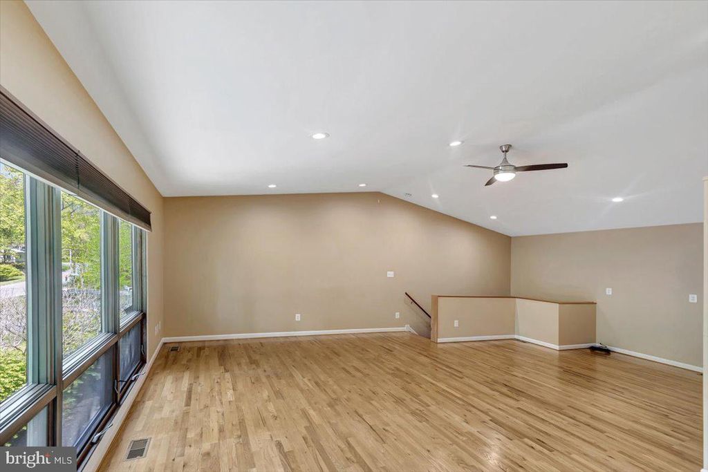 Image 14 of property listing at 6309 OAK HILL DR, Sykesville, MD 21784