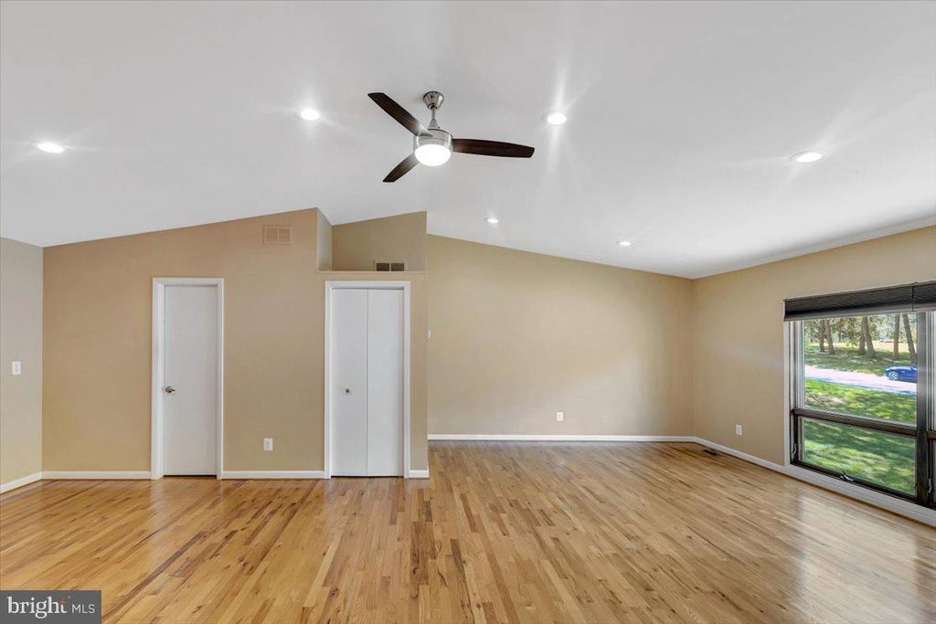 Image 15 of property listing at 6309 OAK HILL DR, Sykesville, MD 21784