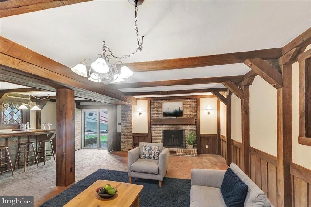 Image 18 of property listing at 6309 OAK HILL DR, Sykesville, MD 21784