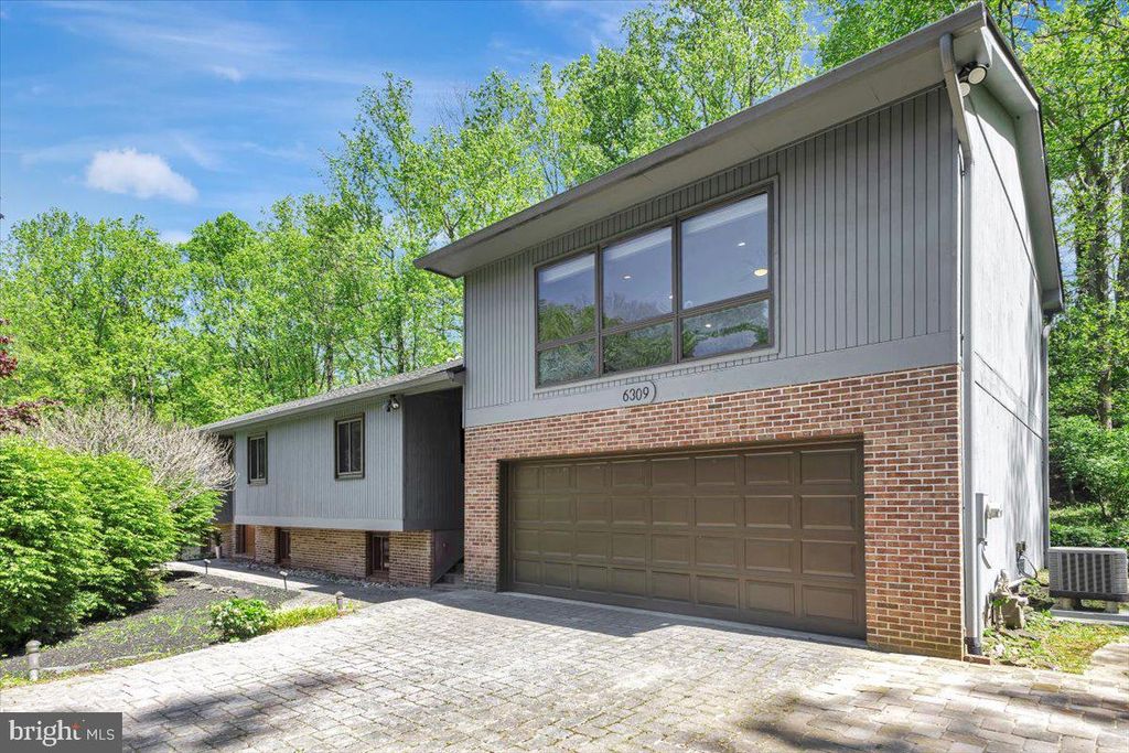 Image 2 of property listing at 6309 OAK HILL DR, Sykesville, MD 21784