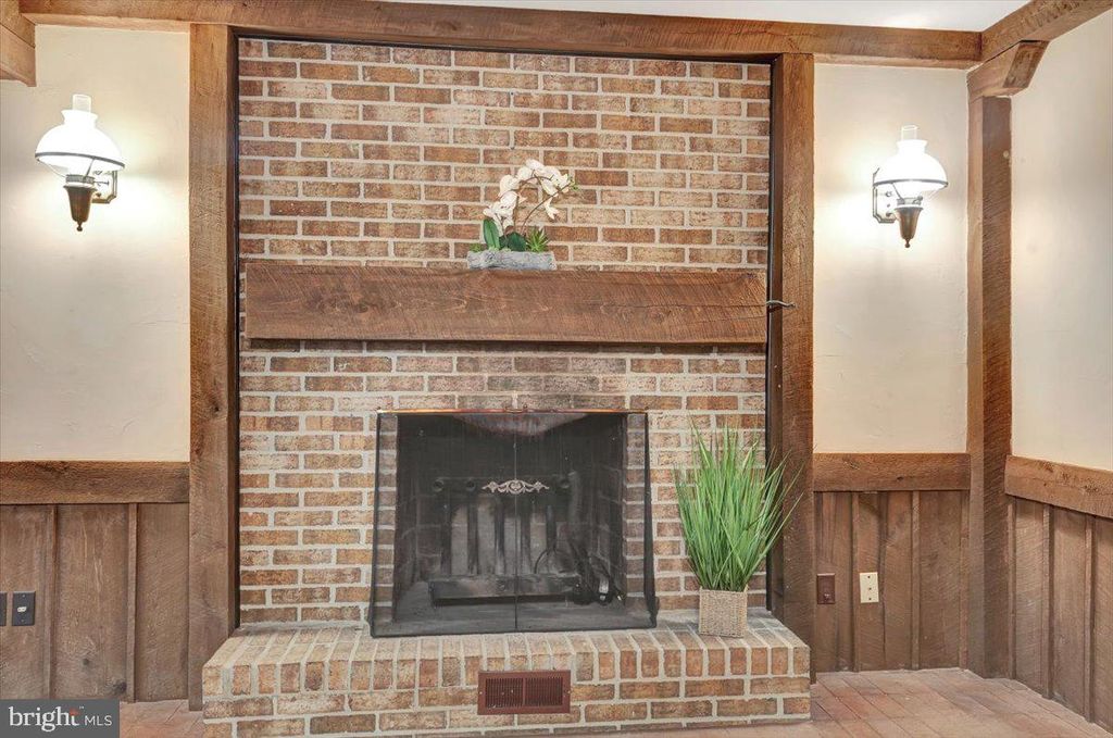 Image 20 of property listing at 6309 OAK HILL DR, Sykesville, MD 21784