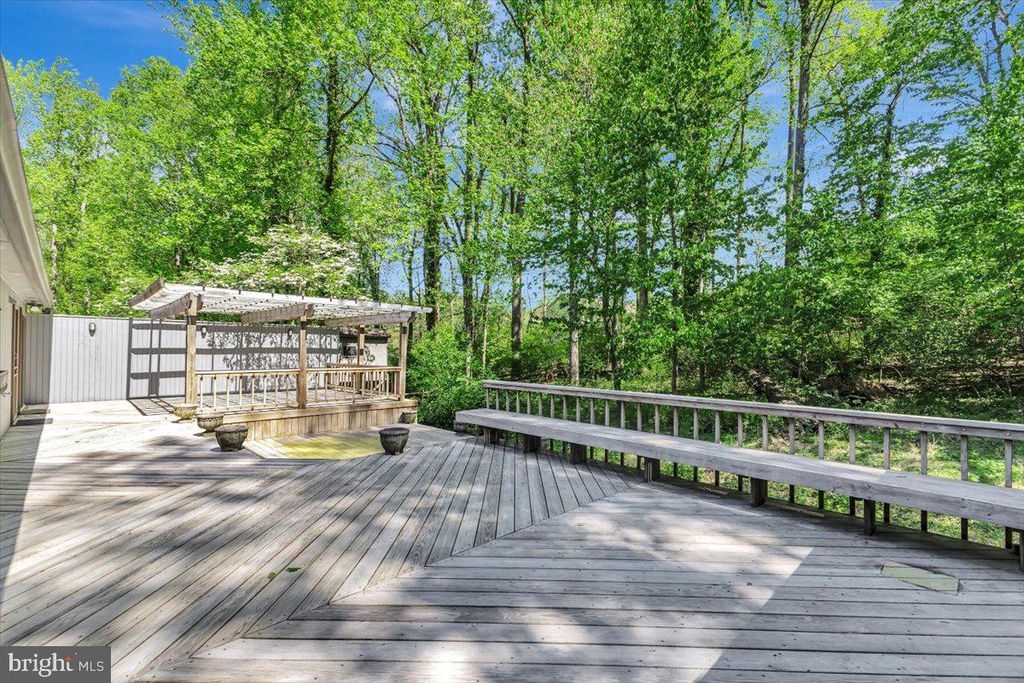 Image 3 of property listing at 6309 OAK HILL DR, Sykesville, MD 21784