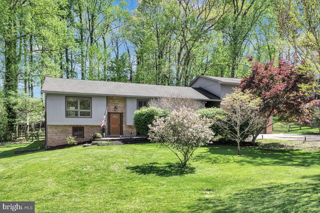 Image 32 of property listing at 6309 OAK HILL DR, Sykesville, MD 21784