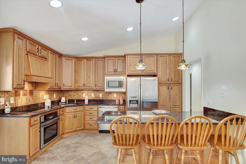 Image 4 of property listing at 6309 OAK HILL DR, Sykesville, MD 21784