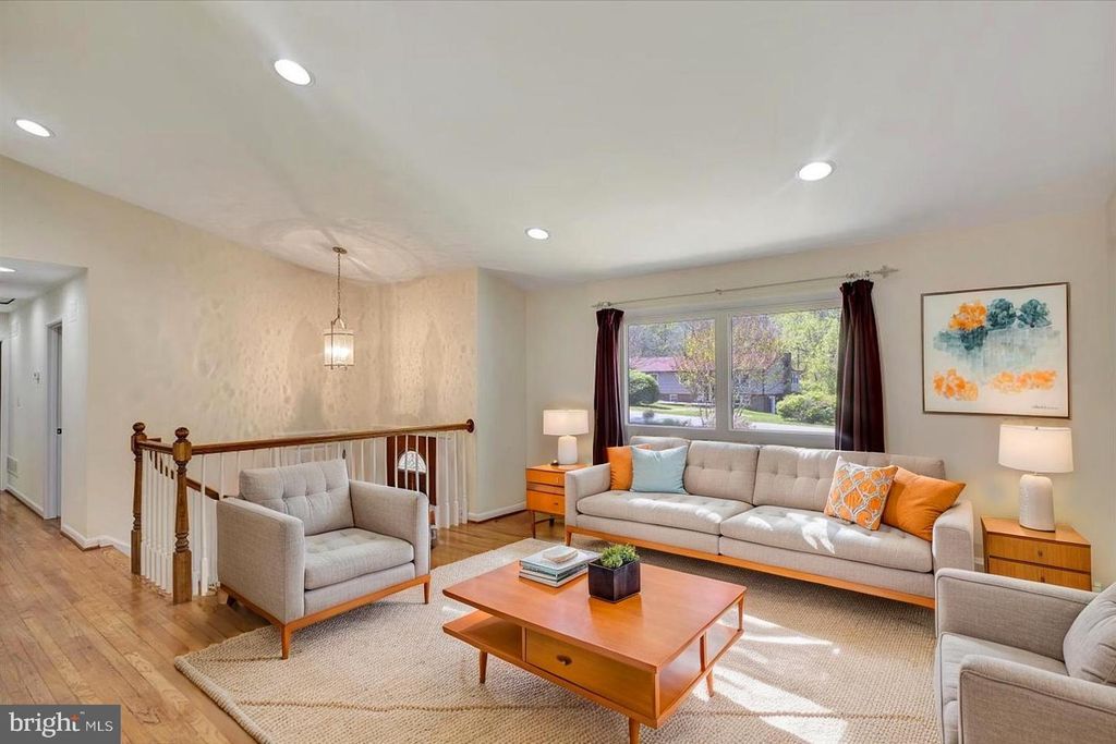 Image 6 of property listing at 6309 OAK HILL DR, Sykesville, MD 21784