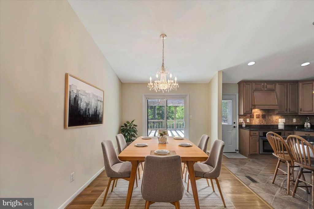 Image 7 of property listing at 6309 OAK HILL DR, Sykesville, MD 21784