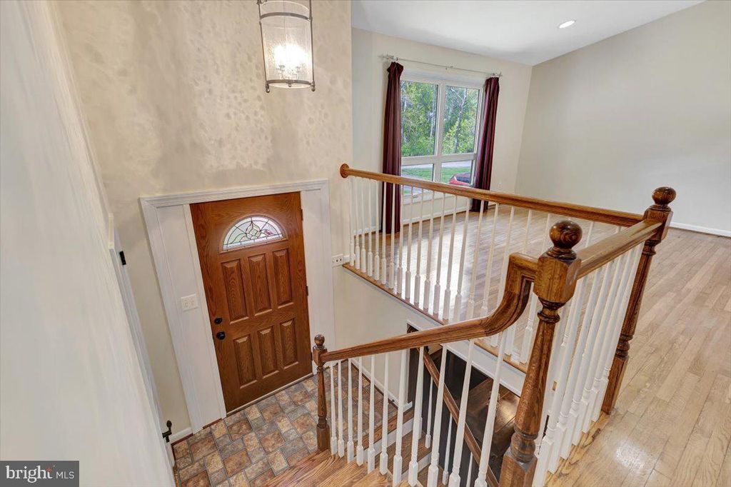 Image 8 of property listing at 6309 OAK HILL DR, Sykesville, MD 21784