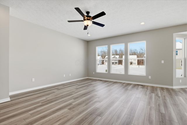 282 Olympic Loop, Commercial Point, OH 43116