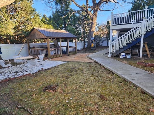 8 Marigold Court, Cranston, RI 02920
