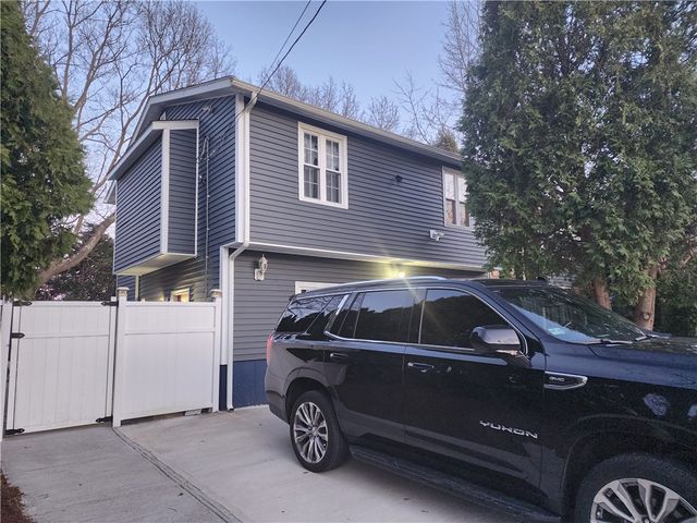 8 Marigold Court, Cranston, RI 02920