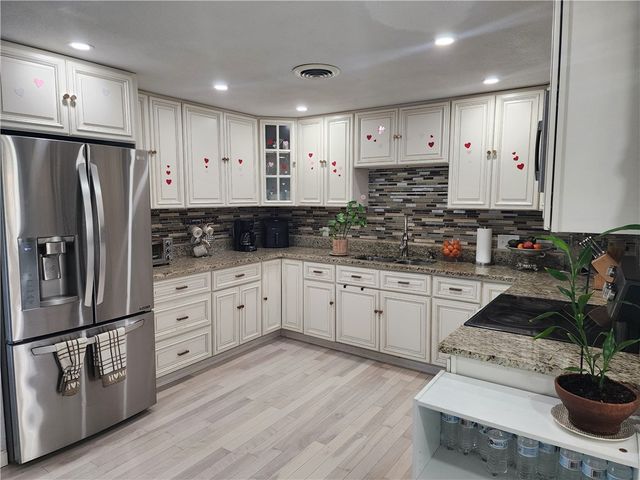 8 Marigold Court, Cranston, RI 02920