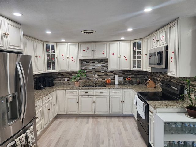 8 Marigold Court, Cranston, RI 02920