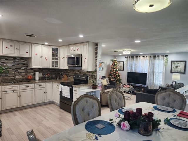 8 Marigold Court, Cranston, RI 02920
