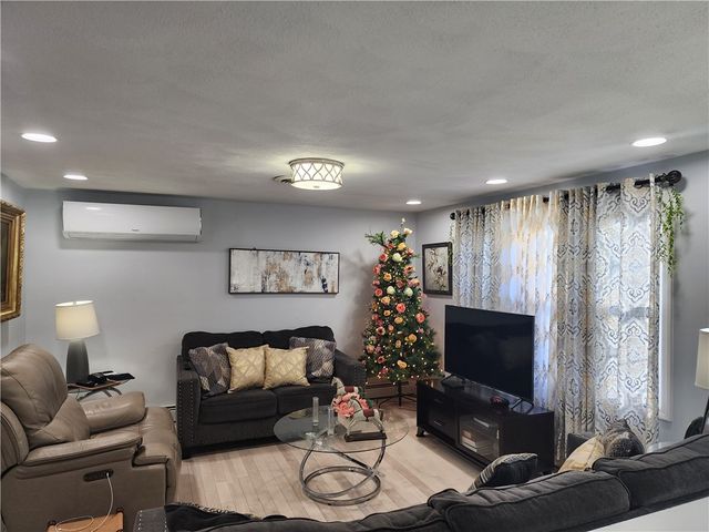 8 Marigold Court, Cranston, RI 02920