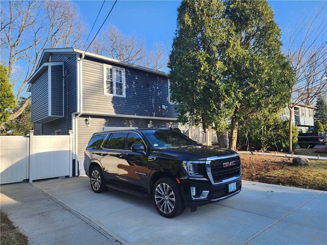 8 Marigold Court, Cranston, RI 02920