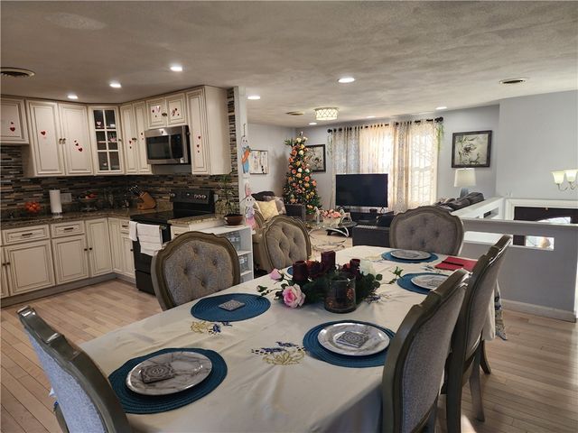 8 Marigold Court, Cranston, RI 02920